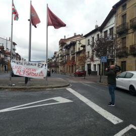 Cartel en Alsasua: "Montaje policial no. Dejadnos en paz". E.P.