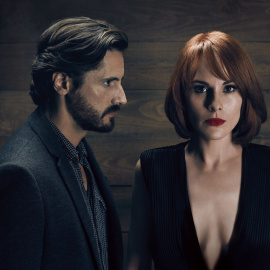 Juan Diego Botto y Michelle Dockery protagonizan la serie 'Buena conducta'.