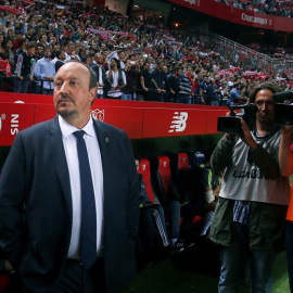 El entrenador del Real Madrid, Rafa Benítez, al comienzo del partido ante el Sevilla. EFE/Paco Puentes