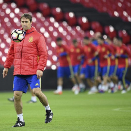 El seleccionador español de fútbol Julen Lopetegui durante el entrenamiento del equipo en el estadio Wembley de Londres. /EFE