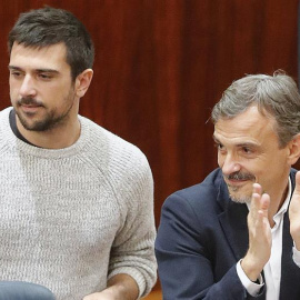 Imagen de archivo del senador de Podemos Ramón Espinar y el portavoz de Podemos en la Asamblea de Madrid, José Manuel López. EFE/FERNANDO ALVARADO