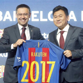 Bartomeu y Mikitani, durante la presentación del patrocinio. EFE/Andreu Dalmau