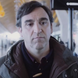 El actor Martín Gervasoni interpreta a Teo, un actor argentino recién aterrizado en Madrid.