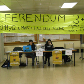 Facultad de Geografía e Historia, UCM, urnas de votación Referéndum 3+2/: B.Gordaliza