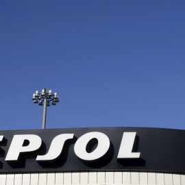 Detalle de una estación de servicio de la petrolera Repsol, en Madrid. REUTERS/Susana Vera