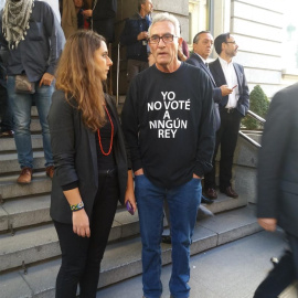 El diputado de Unidos Podemos, Diego Cañamero, con una camiseta que dice "Yo no voté a ningún rey, durante el acto de la Solemne Apertura de la XII Legislatura en la Cámara Baja. EUROPA PRESS