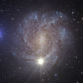 Con ustedes, la estrella más rápida de la galaxia: viaja a 1.200 km. por segundo. /ESA/HUBBLE, NASA, S. GEIER