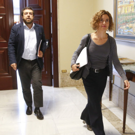 La hasta ahora portavoz adjunta del grupo socialista Meritxell Batet, junto al portavoz sustituto de C's Miguel Ángel Gutiérrez, tras la passada reunión de la Junta de Portavoces del Congreso. EFE/Kiko Huesca