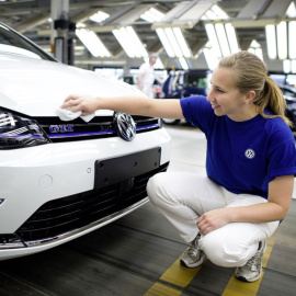 Volkswagen pacta con los sindicatos recortar la plantilla sin despidos. / Europa Press
