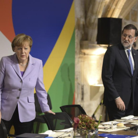 Mariano Rajoy y Angela Merkel, en la cumbre de La Valeta sobre inmigración. / EFE