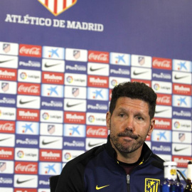 El entrenador del Atlético de Madrid, Diego Simeone, hoy durante la rueda de prensa previa al derbi. /EFE