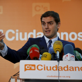 El presidente de Ciudadanos, Albert Rivera, en una rueda de prensa. REUTERS/Andrea Comas