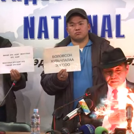 El líder sindical se prende fuego