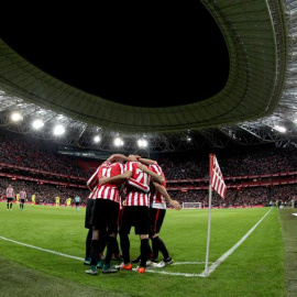 Los jugadores del Athletic de Bilbao celebran el primer gol del equipo frente al Villarreal. /EFE