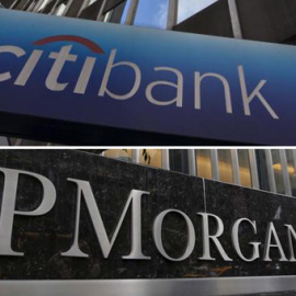 Los logos de Citibank y de JP Morgan en sus sedes en Nueva York. REUTERS