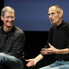 Tim Cook y Steve Jobs. EUROPAPRESS