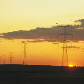 Línea de doble circuito de la red de transporte. RED ELÉCTRICA