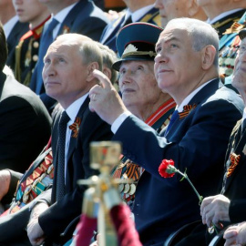 Vladimir Putin con Benjamin Netanyahu, invitado de honor a la conmemoración del 73 aniversario de la victoria de soviética sobre la Alemania nazi. REUTERS