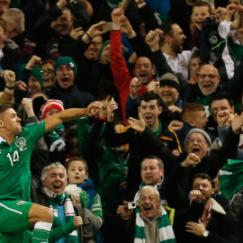 Walters celebra su primer gol a Bosnia. Reuters / Cathal McNaughton