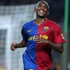 Samuel Eto'o celebrando un gol con el FC Barcelona.