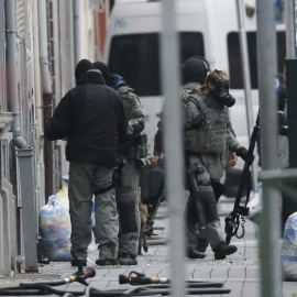 La policía francesa ha realizado nuevos registros.- EFE