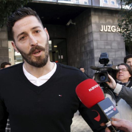 Damià Abella, exjugador de Osasuna la pasada temporada, a la salida de los juzgados. /EFE