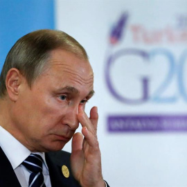 El presidente ruso, Vladímir Putin, durante una rueda de prensa con motivo de la décima cumbre del G-20 celebrada en Turquía. EFE/Yuri Kochetkov