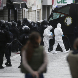 La Fiscalía de París confirmó hoy que una mujer se suicidó haciendo estallar su cinturón de explosivos.- EFE