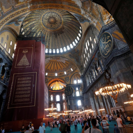 Turistas visitando Santa Sofía, en Estambul. REUTERS/Murad Sezer