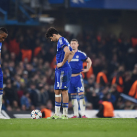 Los jugadores del Chelsea se lamentan durante el partido de vuelta ante el PSG. Reuters / Tony O'Brien