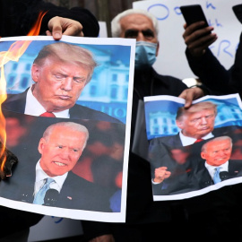  Protestas en Teheran contra Joe biden tras el asesinato de Mohsen Fajrizadé. (REUTERS)