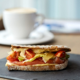 Panini de salmón ahumado. 