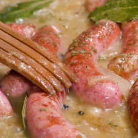 Salchichas al vino blanco. 