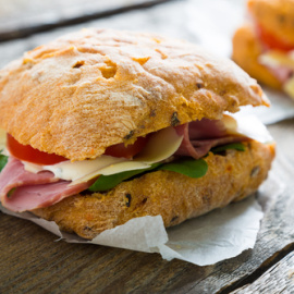 Sándwich de jamón y queso