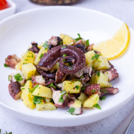 Ensalada de pulpo y patata templada. 