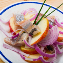 Ensalada de arenque y manzanas noruega.