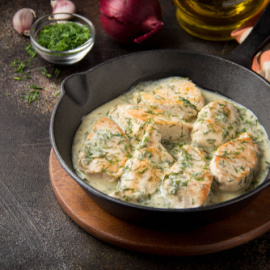 Pollo en salsa cremosa de ajo y eneldo. 