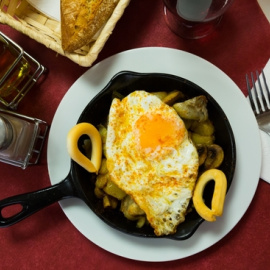  Alcachofas con huevos fritos.