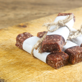 Barritas energéticas de dátiles y frutos secos. 