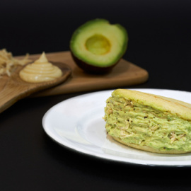 Arepa rellena de reina pepiada.
