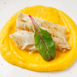 Pescado con puré de patatas y calabaza. 