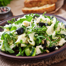 Ensalada de calabacín y queso feta. 