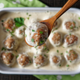 Albóndigas salsa de queso. 