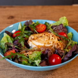 Ensalada templada de queso de cabra. 