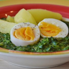 Huevos con espinacas a la crema. 