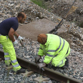 Zona donde anoche descarriló el tren de pasajeros . EFE