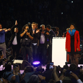 La candidata de Podemos en las elecciones andaluzas, Teresa Rodríguez, en el mitin de cierre de campaña, con Pablo Iglesias e Íñigo Errejón. A.L.M.