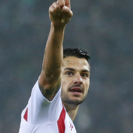 RALPH ORLOWSKI / REUTERS