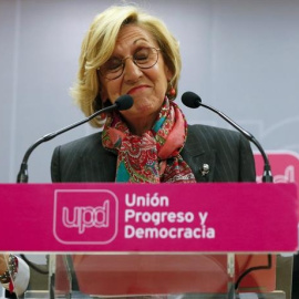 Rosa Díez, durante la rueda de prensa de este lunes./ EFE