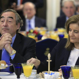 El presidente de la CEOE, Joan Rossell y la ministra de Empleo, Fátima Báñez. - EFE